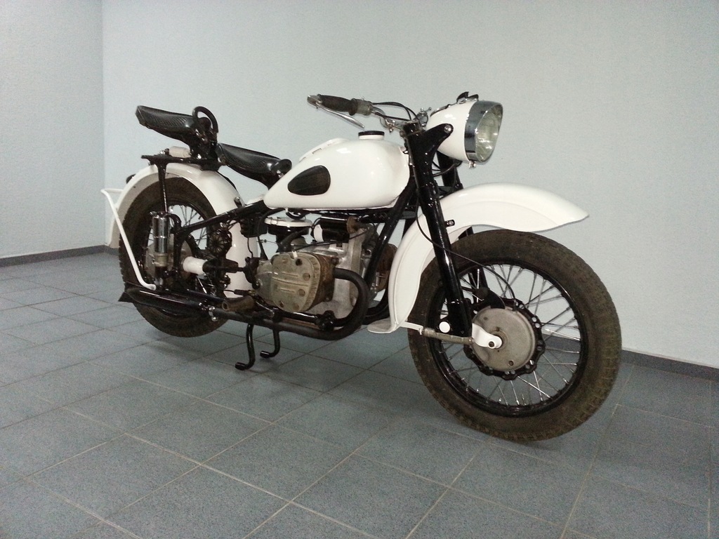 Motocykl zabytkowy M-72 N