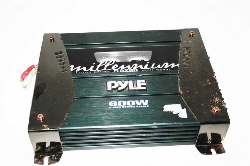 WZMACNIACZ SAMOCHODOWY  PYLE 600W