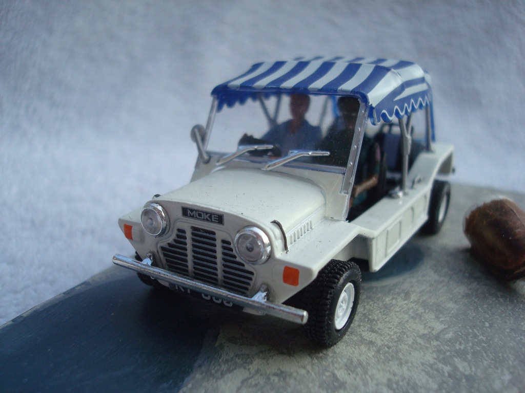 MINI MOKE JAMES BOND 007 UNIKAT 1:43