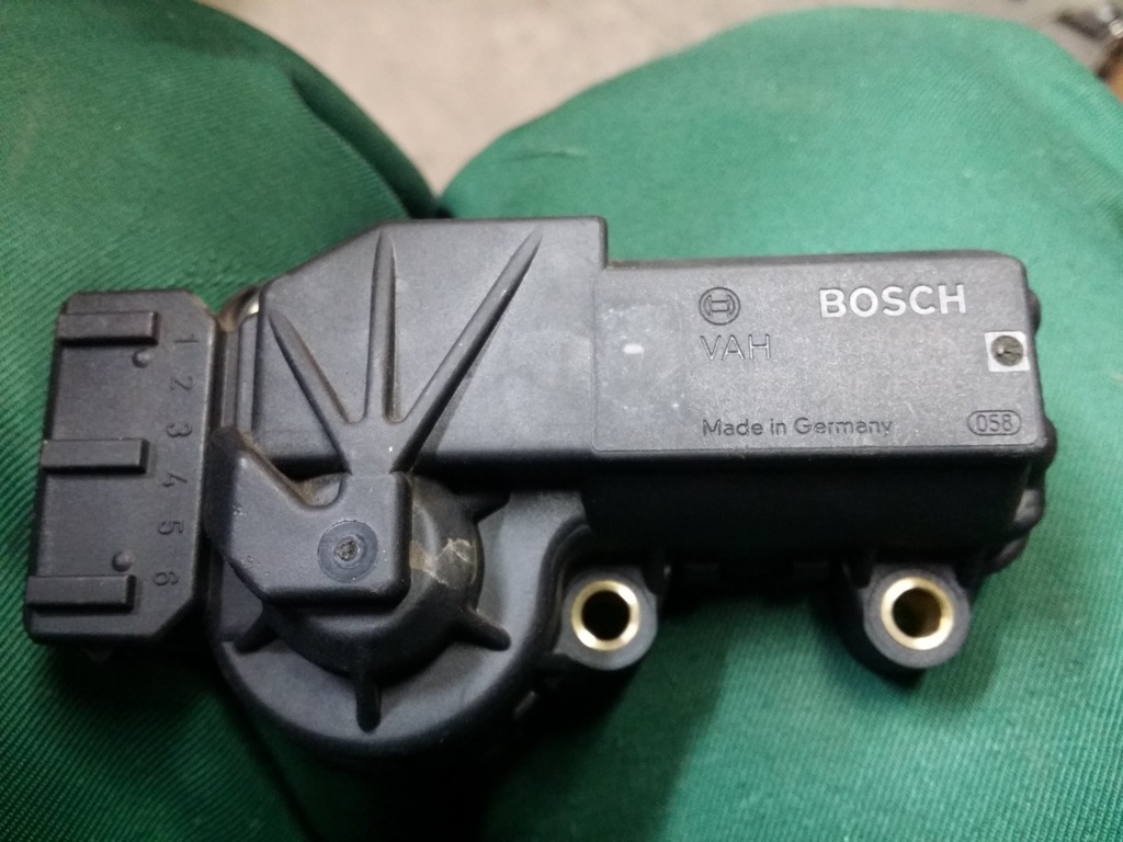 Nastawnik biegu jałowego krokowy Bosch 0132008603