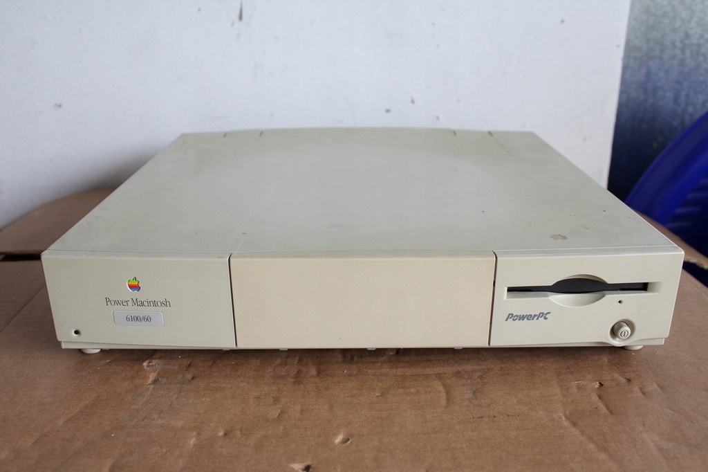 APPLE MACINTOSH POWER 6100/60 + KLAWIATURA
