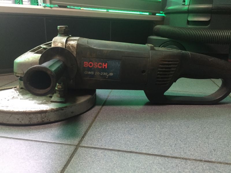 SZLIFIERKA KĄTOWA DUZA BOSCH GWS 26 230 JB