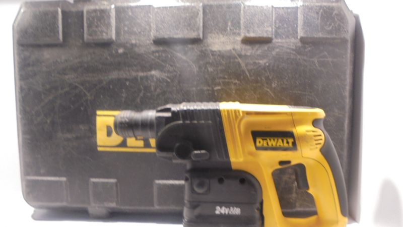 MŁOTOWIERTARKA DEWALT D-65510