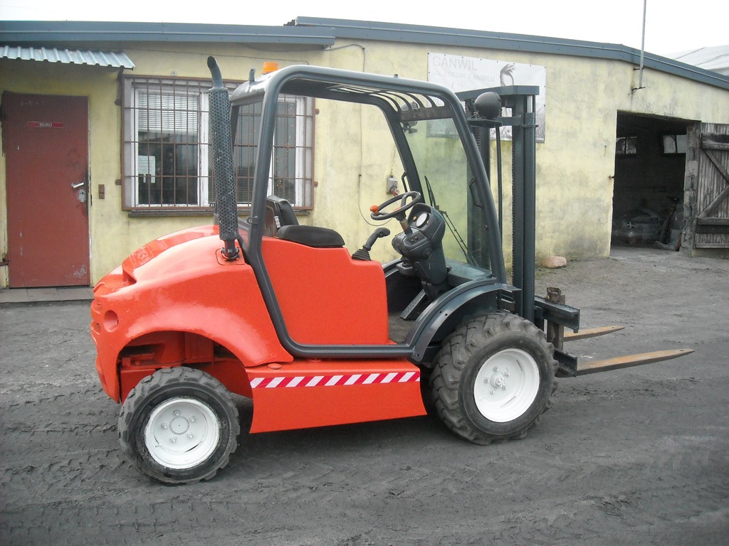 Wózek widłowy AUSA C150H , napęd 4x4 ; terenowy