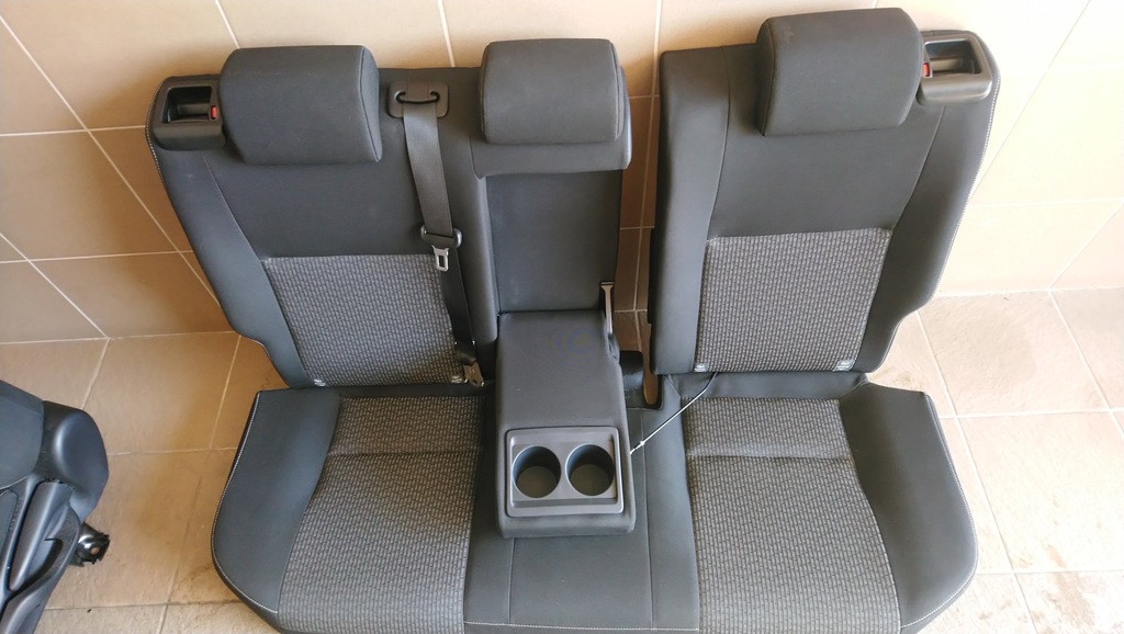 Fotele Toyota auris II kombi 2015 komplet 7323874985