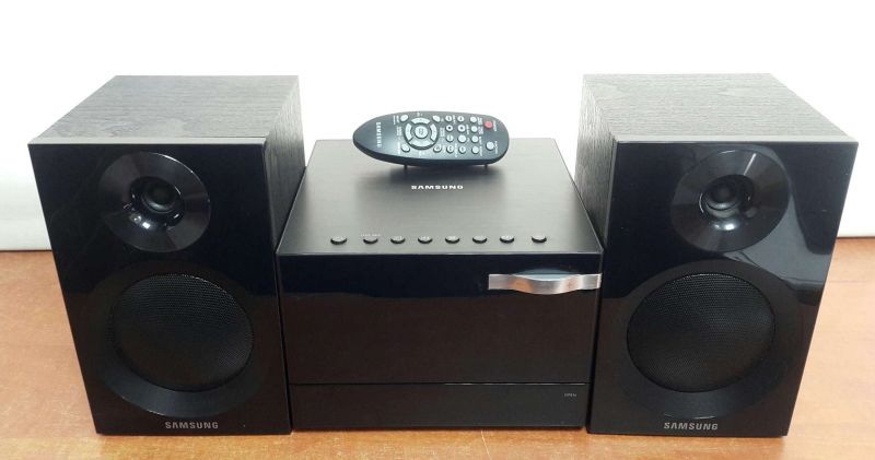 WIEŻA STEREO SAMSUNG MM-E320 + PILOT