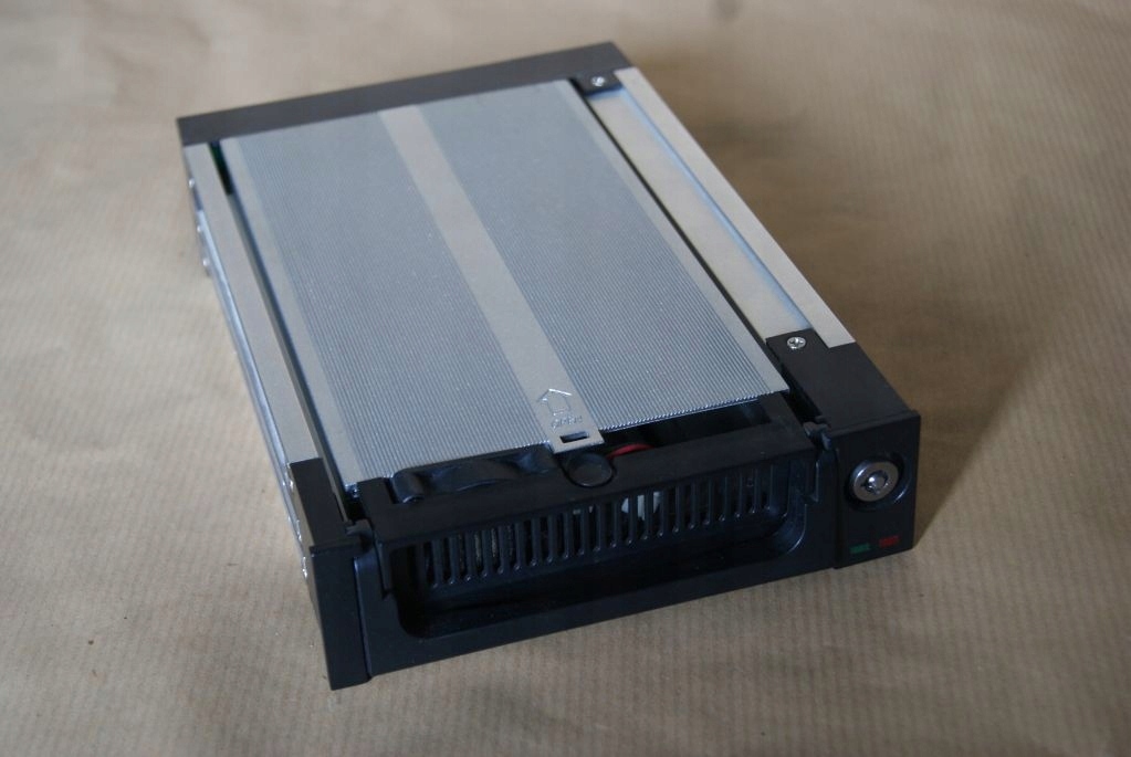 Kieszeń CHIEFTEC KF-22-SB / ALU / SATA / HOT SWAP