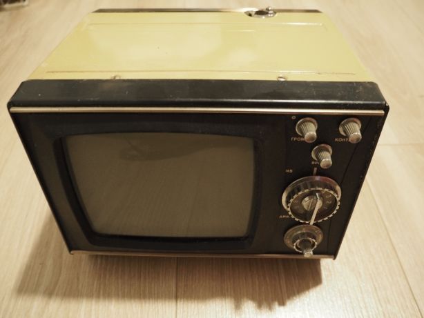 Stary radziecki telewizor Silelis 402D