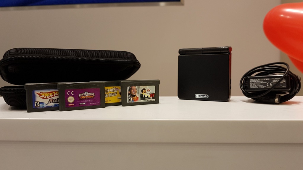 GAME BOY ADVANCE SP + POKROWIEC + ORYGINALNE GRY