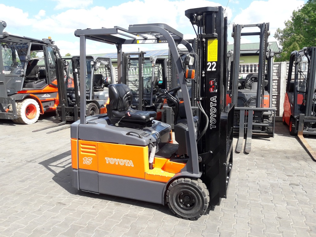 WÓZEK WIDŁOWY TOYOTA 7FBE 15 TRIPLEX