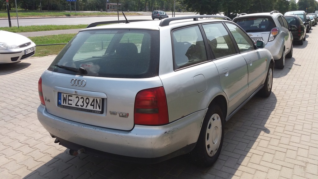 Audi A4 1,9 TDi 1996 kombi + 2 komplety opon