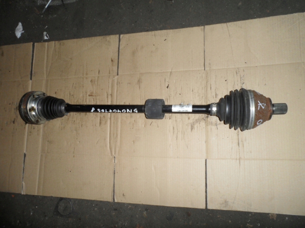 PÓŁOŚ TIGUAN 1.4TSI 5N0407766J PRAWA