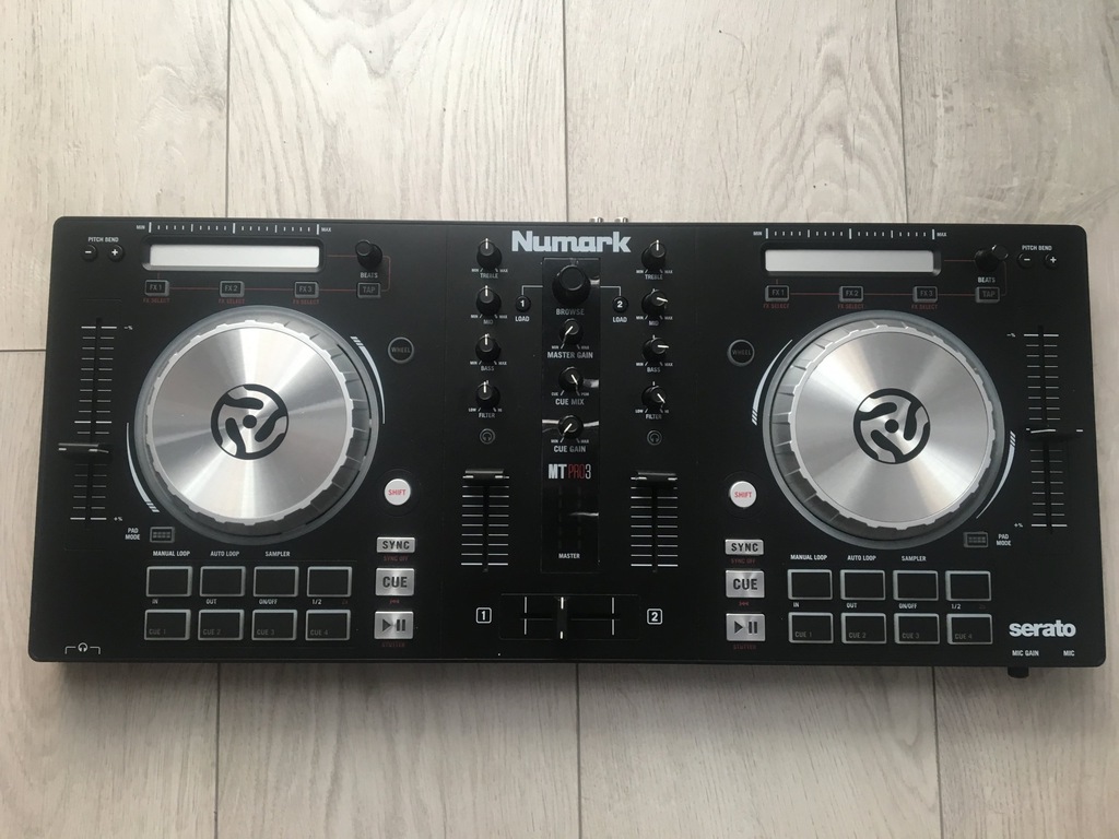 Numark Mixtrack PRO 3