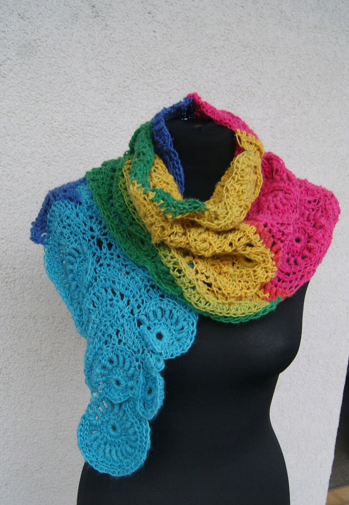 Duży szal freeform crochet rainbow