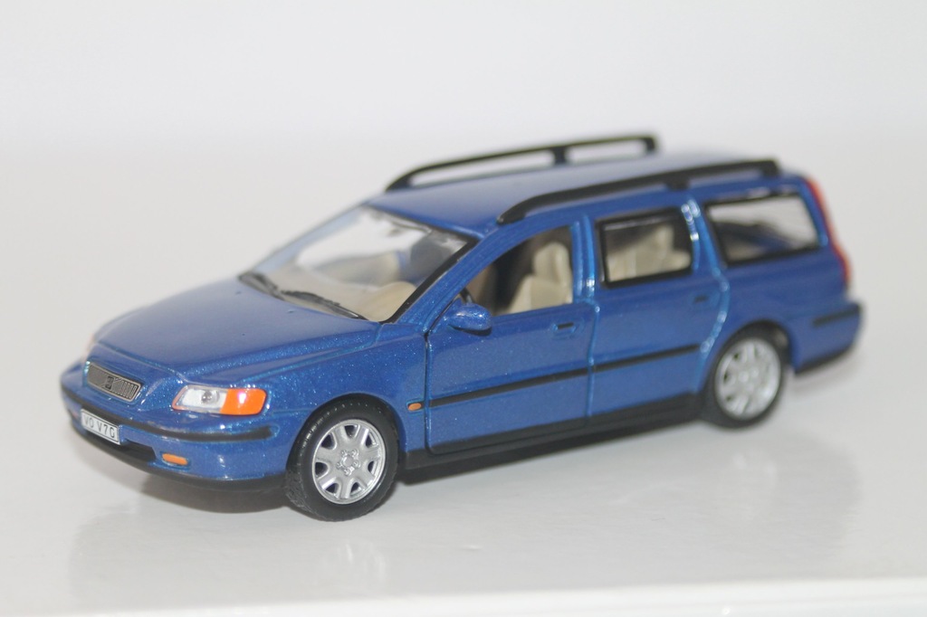 SCHUCO VOLVO V70 1/43