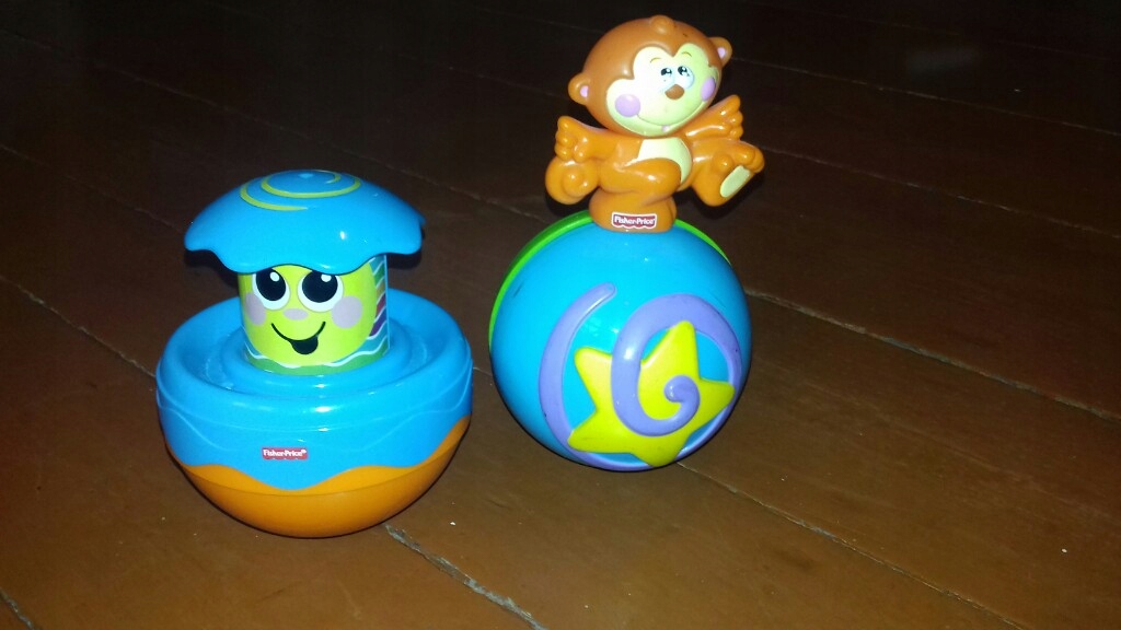 Kula małpka do raczkowania i bączek fisher price