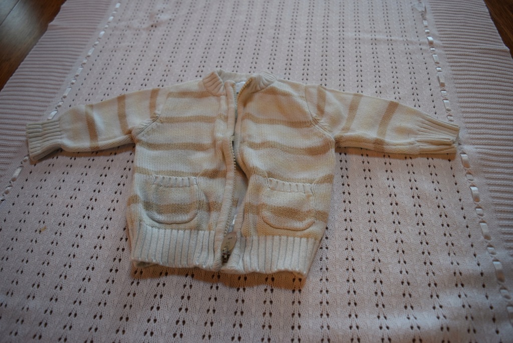 Ubranka dziecięce (56cm) 2-4M sweterek