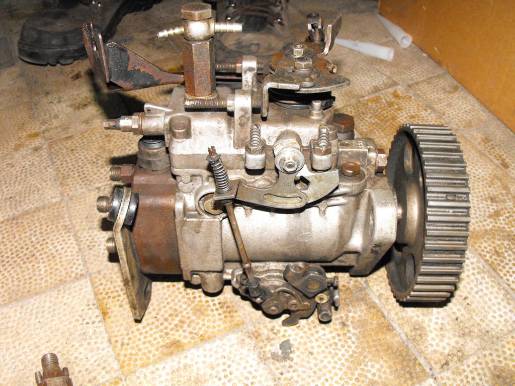 POMPA WTRYSKOWA VW 1.6D GOLT JETTA 040494179 BOSCH