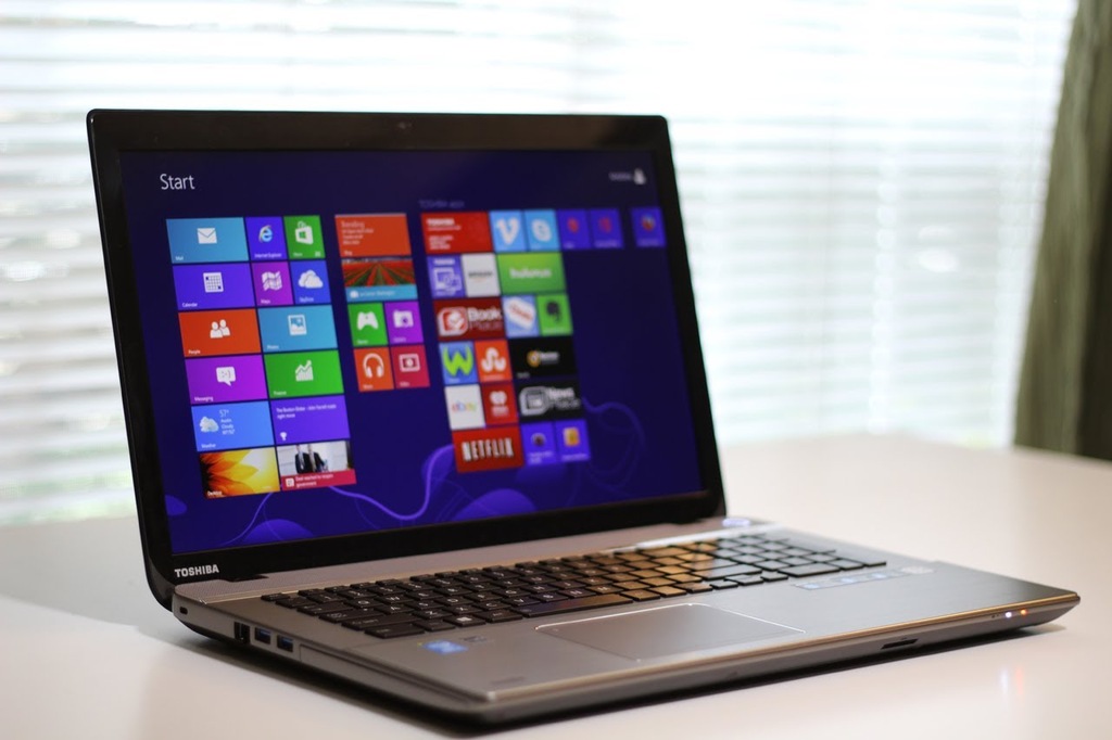 Toshiba P75 A7200 FULL HD -HDMI-17.3. USB 3.0 -i7