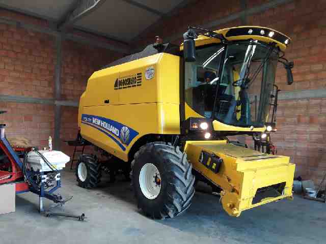Kombajn zbożowy New Holland TC5.70