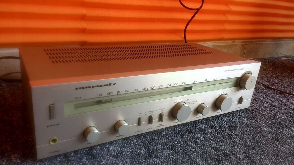 DOBRY AMPLITUNER VINTAGE MARANTZ SR-220 KURIER 0ZŁ