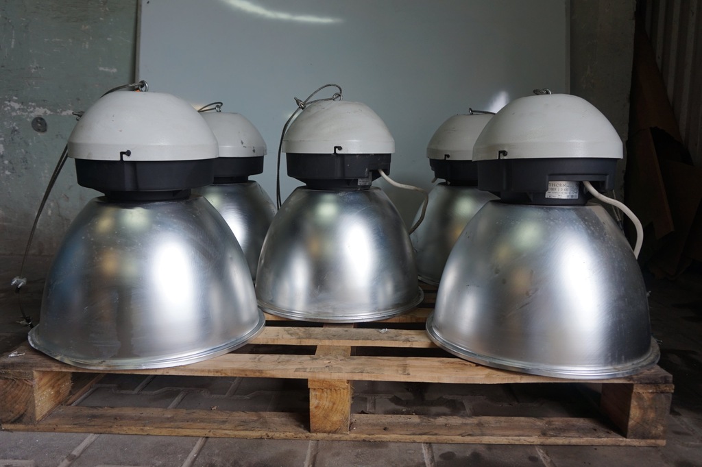 Lampy przemysłowe THORN Cyber 400 W, loft, magazyn