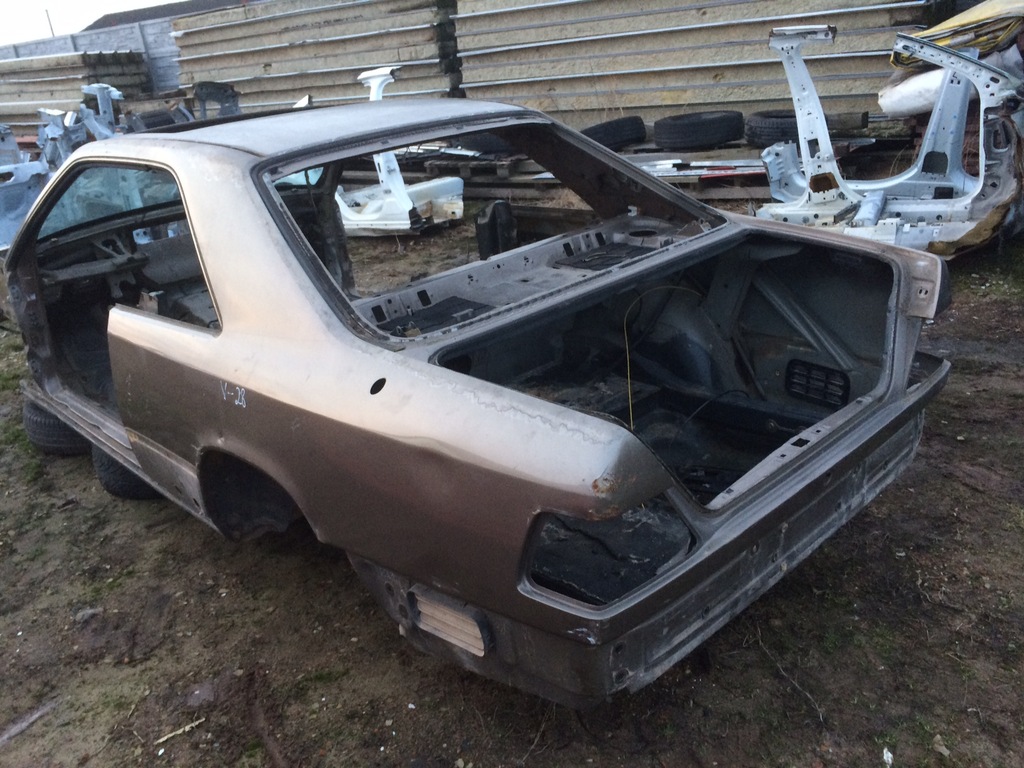 ĆWIARTKA LEWA TYŁ MERCEDES W124 COUPE