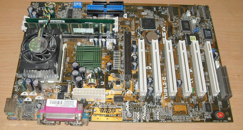 ASUS TUSL2-C + CELERON 733 MHz + 128 MB RAM
