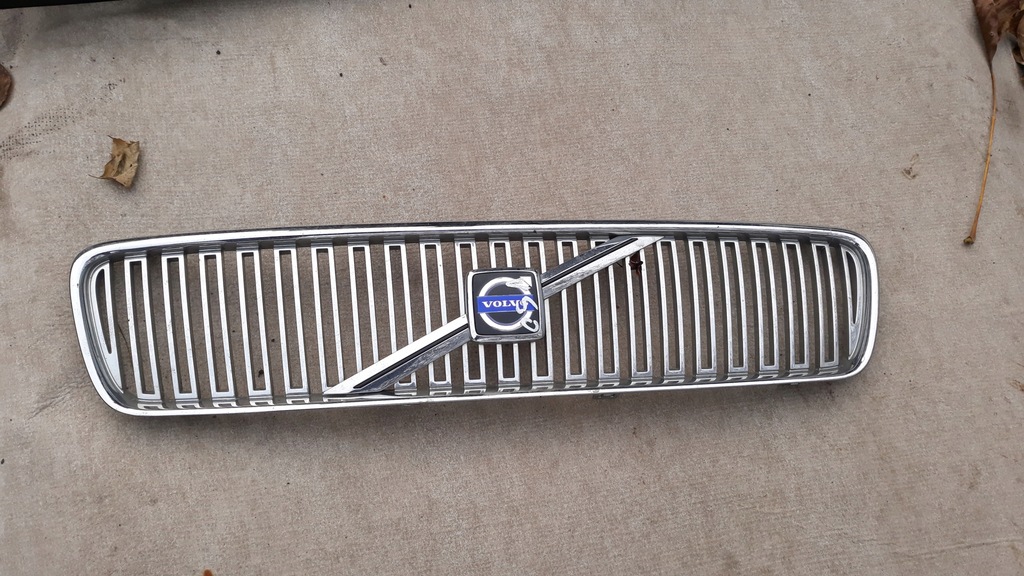VOLVO V50 2005 GRILL ATRAPA KOSZALIN 7661372011 oficjalne archiwum