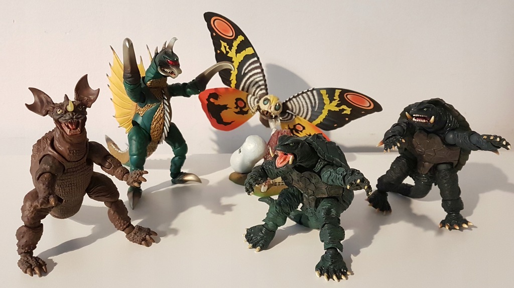 Revoltech Gigan Mothra Gamera Baragon figurki