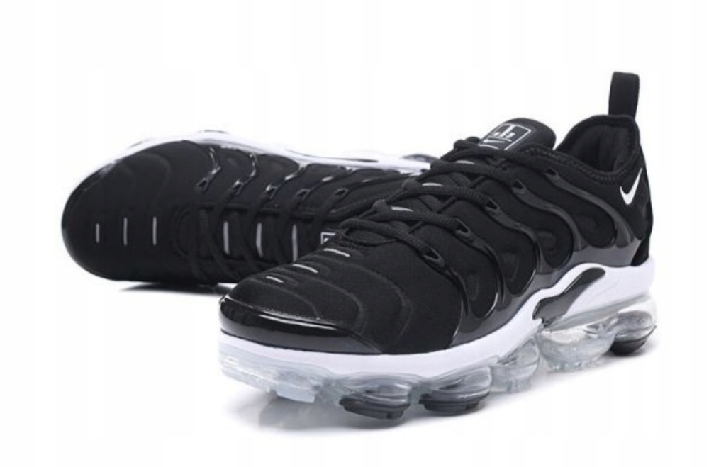 nike vapormax plus tn black