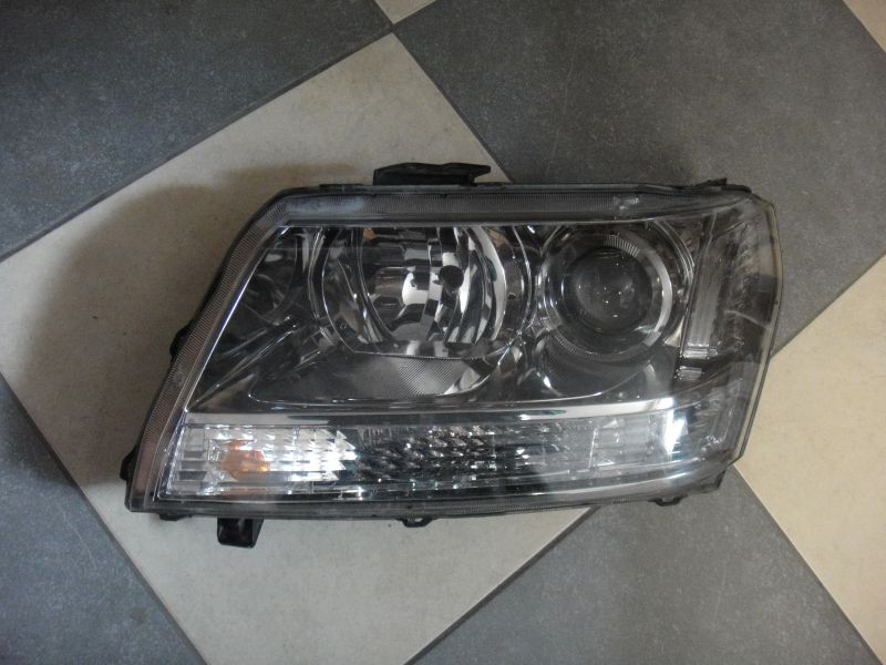 Lampa lewy przód Suzuki Grand Vitara 5D 2006 rok
