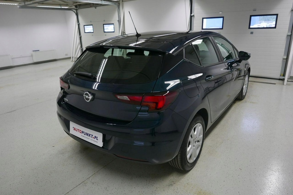 Opel astra salon