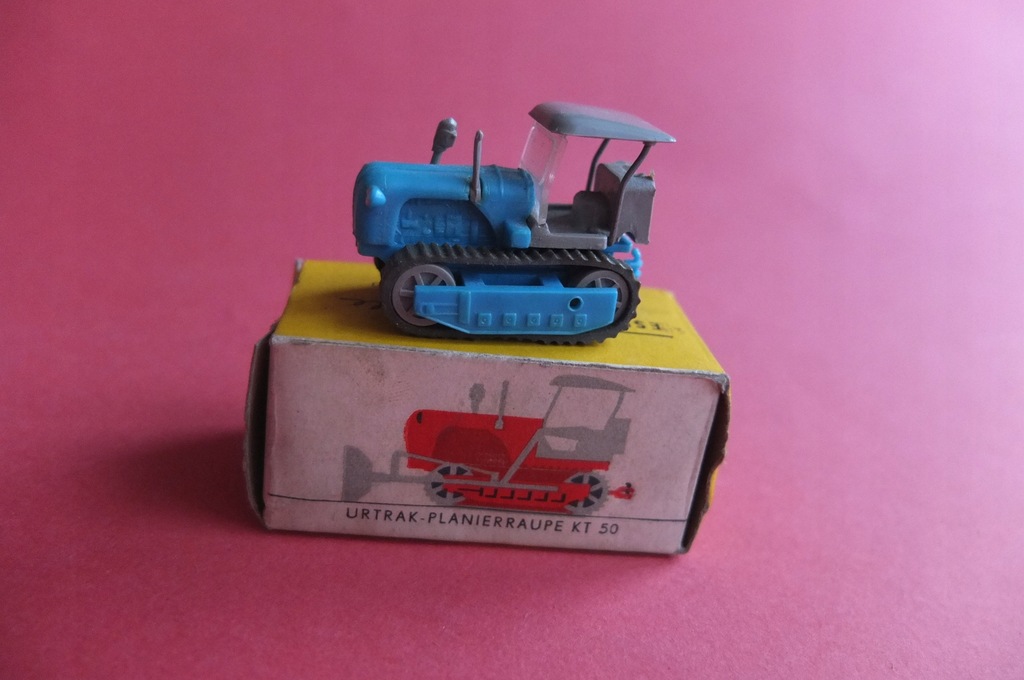 Buldzozer Espewe Urtrak Planierraupe KT 50 1:87