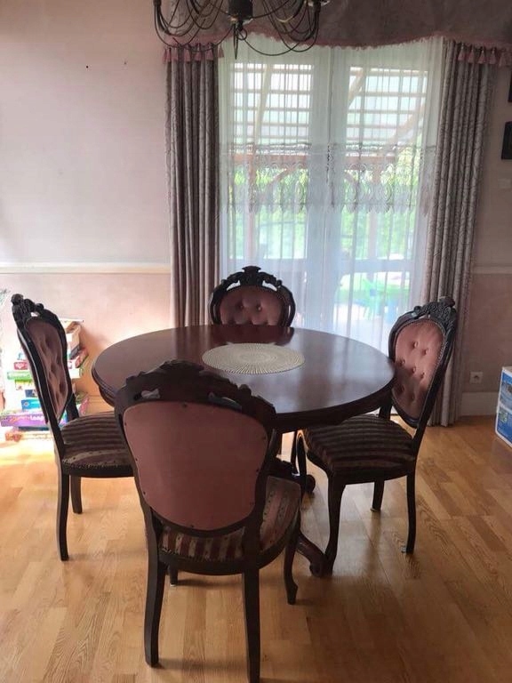 Piękny stylowy stół + 4 krzesła