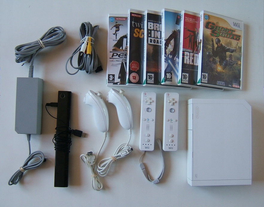 Konsola Nintendo Wii 2 kontrolery oraz gry