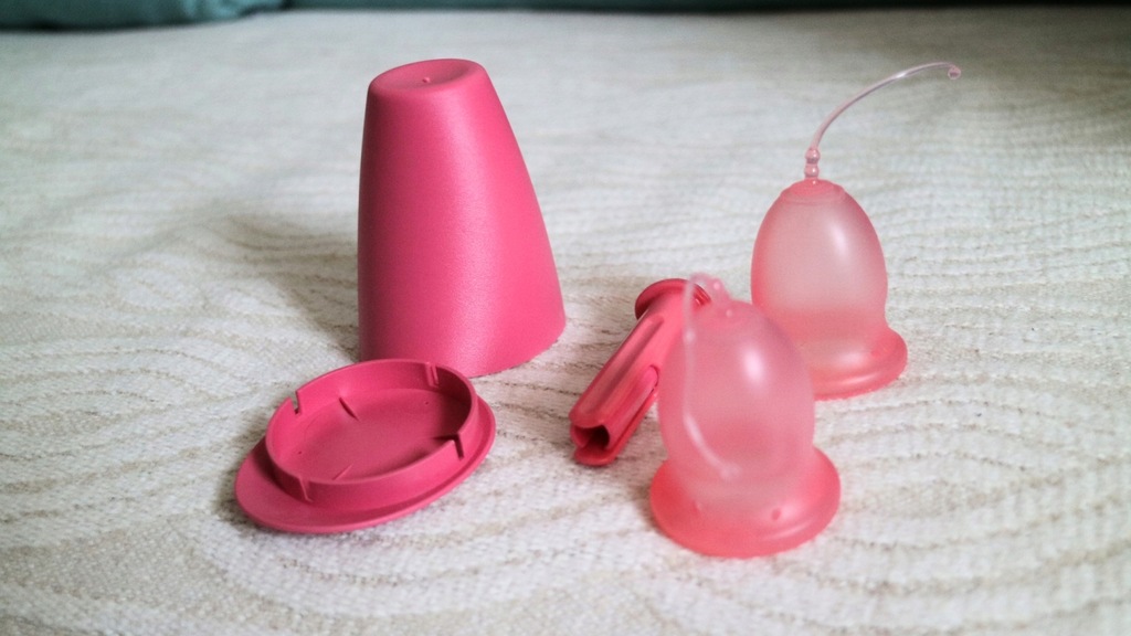 Kubeczek menstruacyjny z aplikatorem ENNA - z Niem