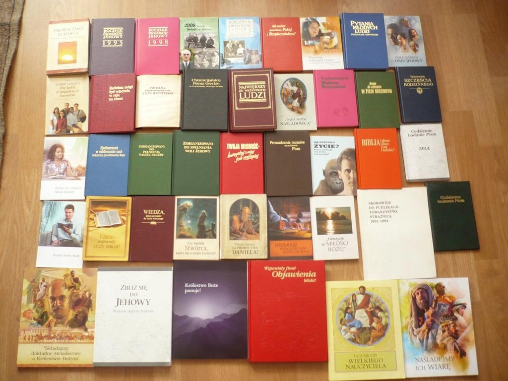 Jehowy 42 książki, Biblie, roczniki, tekst dzienny