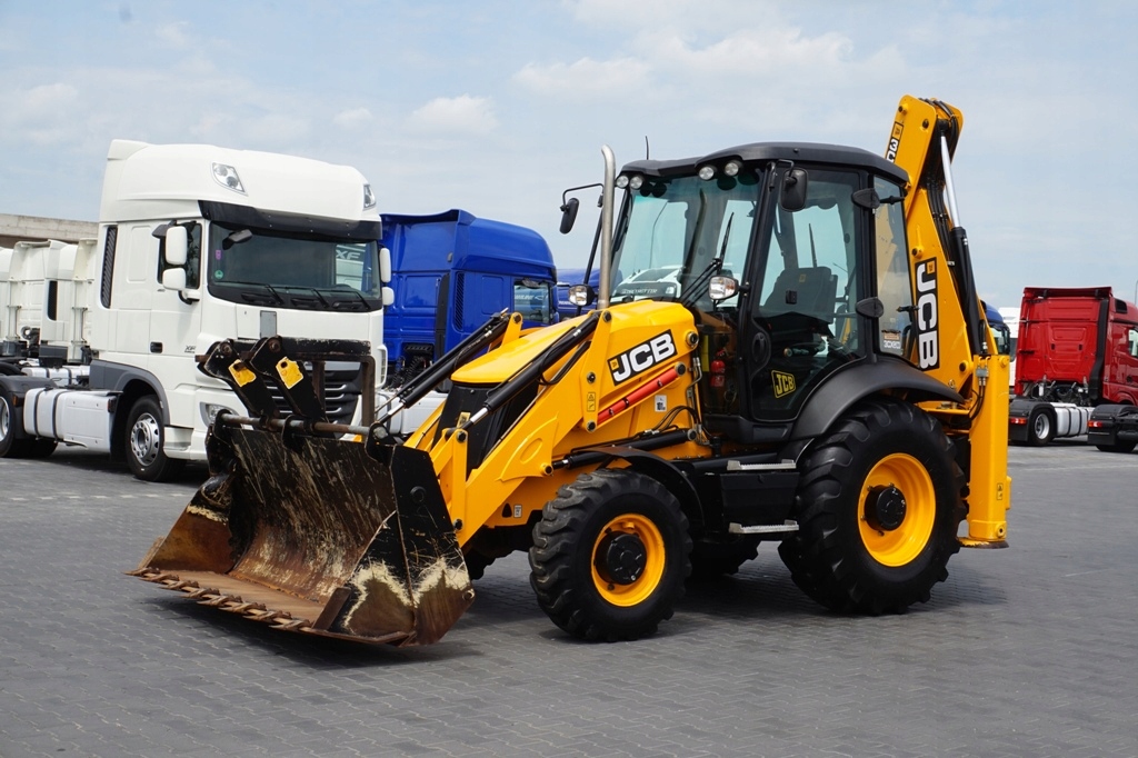 JCB 3CX ECO / 4 X 4 / 900 MTH