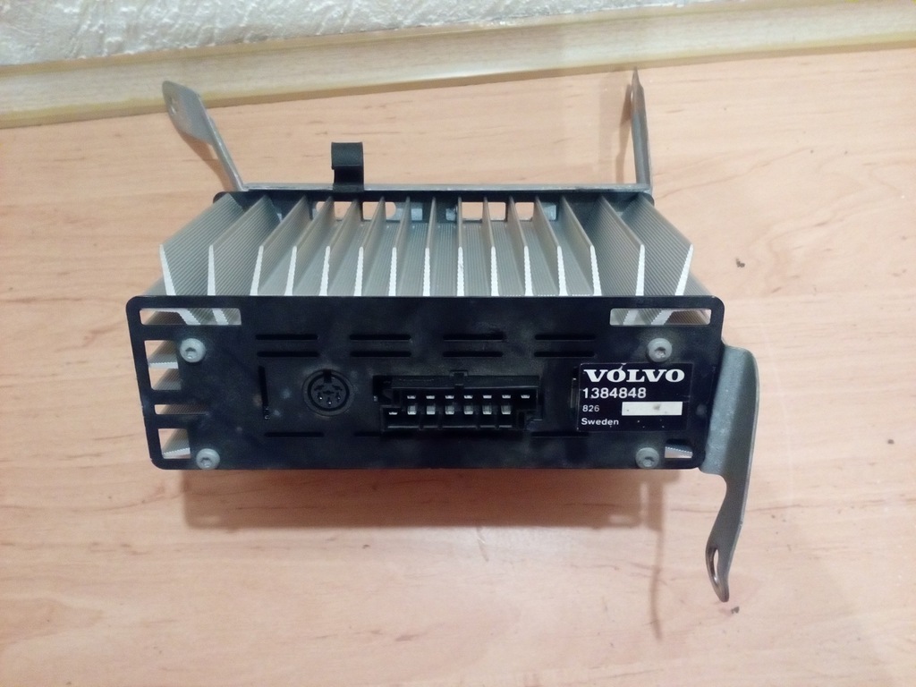 VOLVO S70,850 WZMACNIACZ 4×40