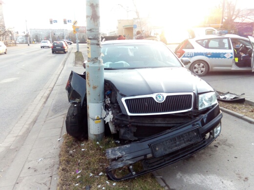 skoda octavia uszkodzona II 2006 1,6 benzyna