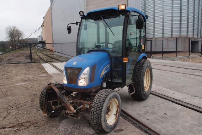 New Holland TC35DA ciągnik ogrodniczy sadowniczy