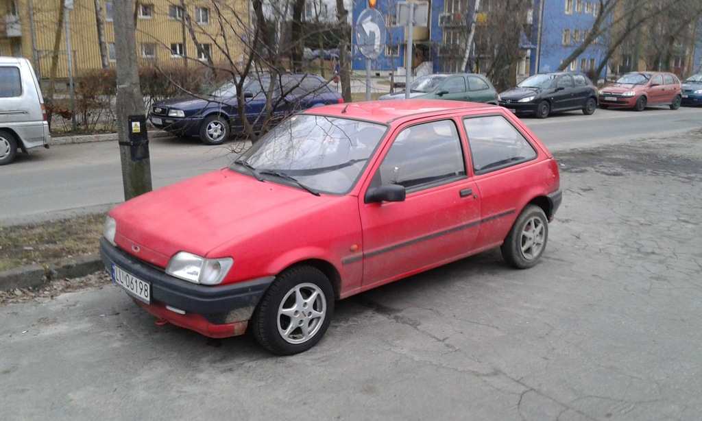 Ford Fiesta MK3 89 - 95 maska błotnik drzwi części