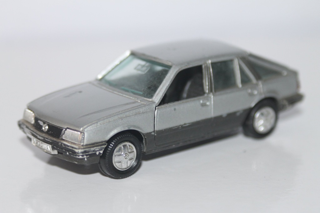 GAMA OPEL ASCONA C LIFTBACK  1/43
