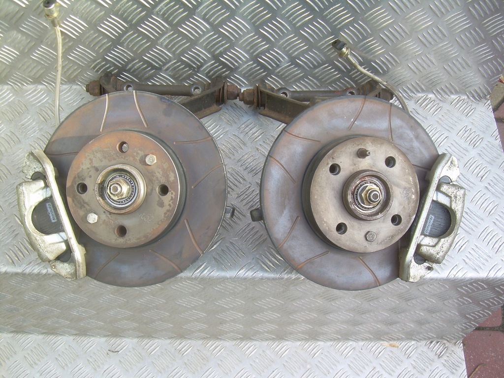 Fiat 126p zwrotnice zawieszenia hamulce tarczowe