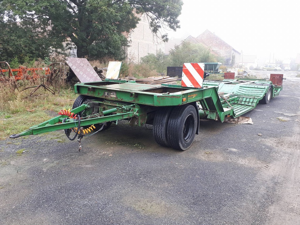Przyczepa niskopodwoziowa do kombajnów Recker
