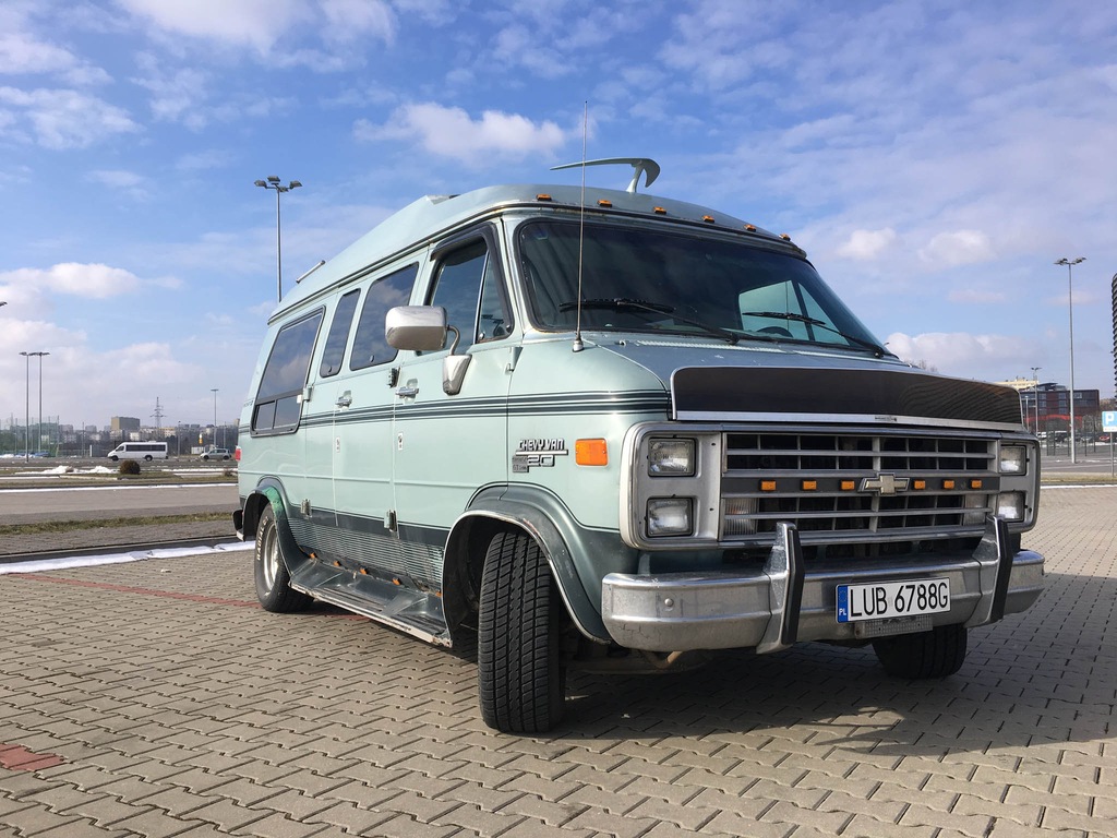 Chevrolet G20 Salonka Starcraft 5.7 b+g