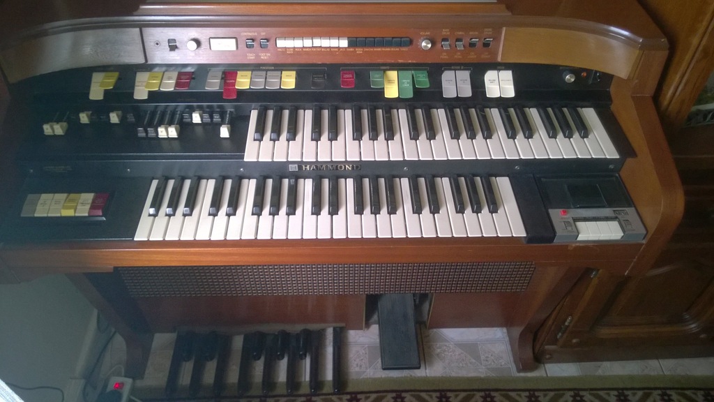 Organy Hammond T524