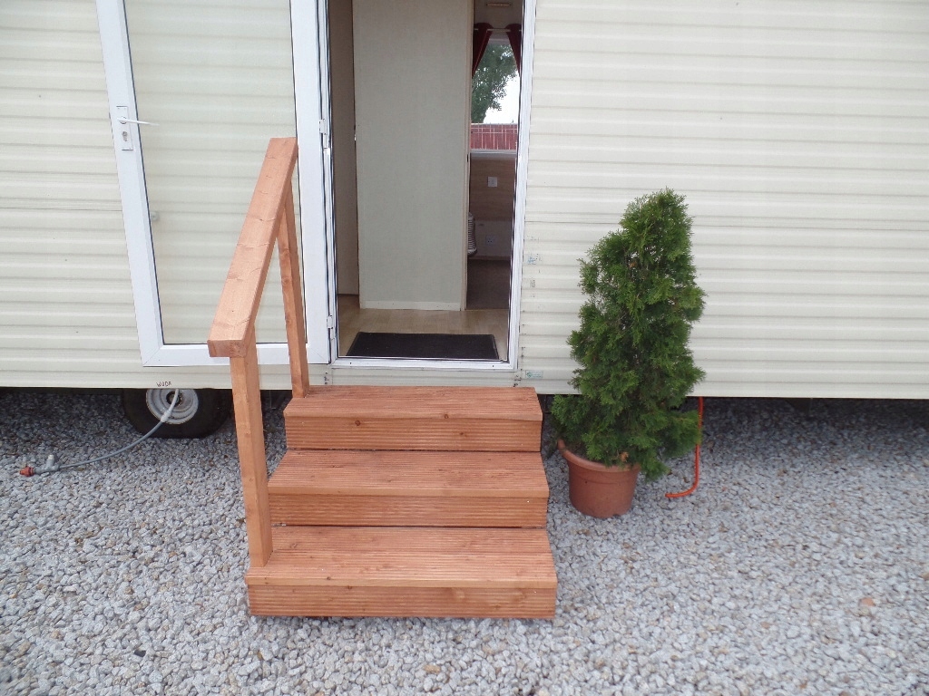 DOMKI HOLENDERSKIE / DOMEK HOLENDERSKI schody WPC