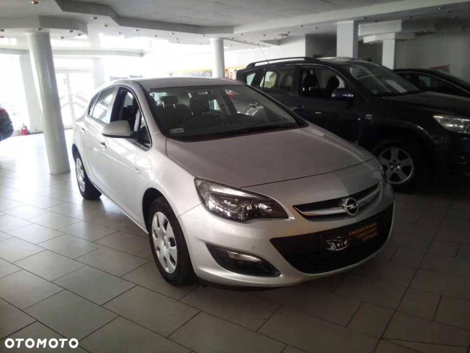 Opel astra salon